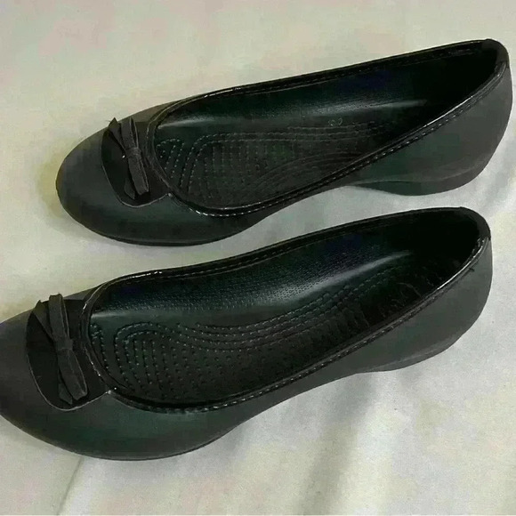 Crocs Black  Bow Accent Ballet Flat Slip-on Shoes Size 7 - Picture 2 of 9